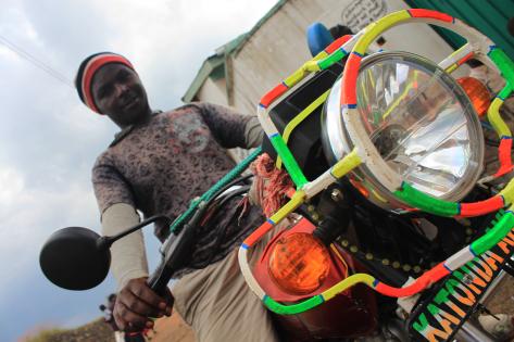 Boda boda-chauffør i Kisoro. Foto af Lisbeth Kristine Olesen